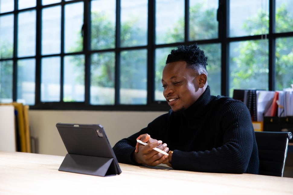 Free Image of Young man using tablet for video conversation 