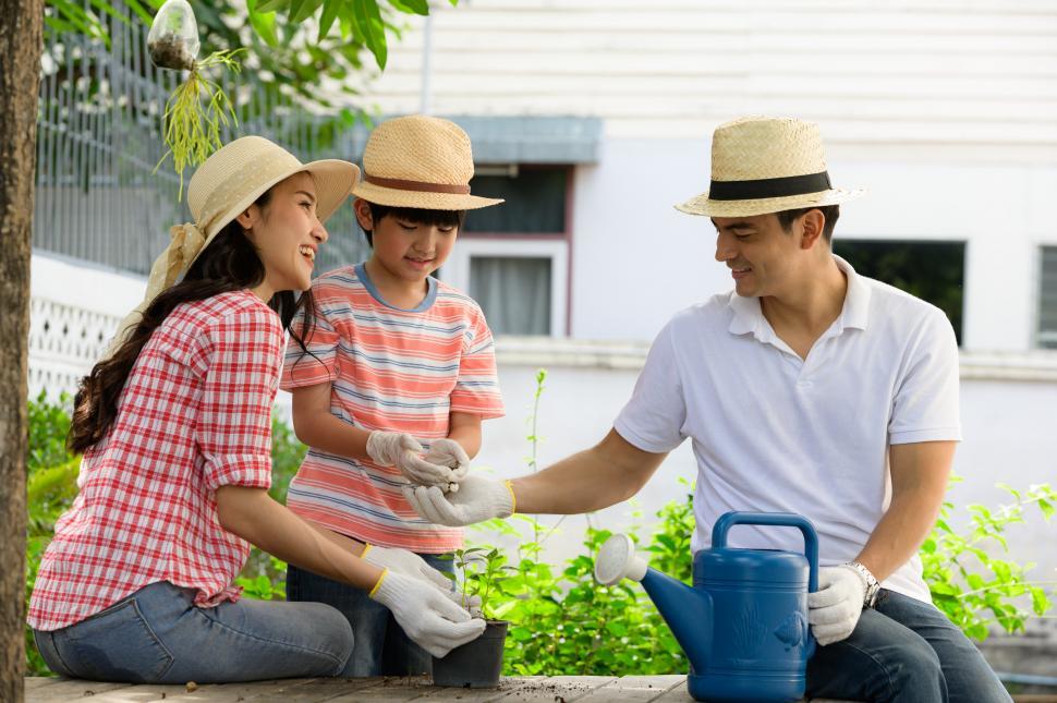 Free Image of Family in the garden 