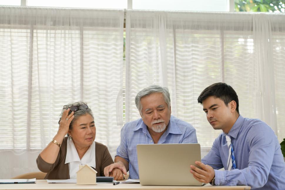 Free Image of Senior couple having financial problems  