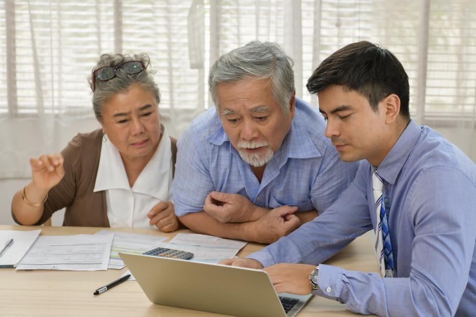 Free Image of Senior couple with financial advisor 