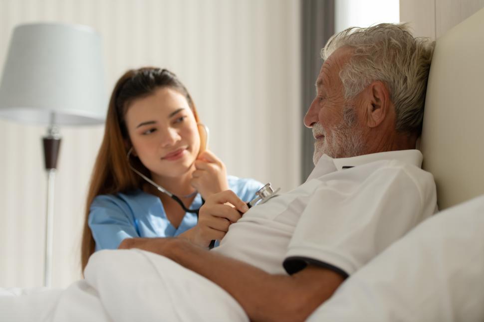 Free Image of The doctor is doing a preliminary examination to monitor patient 