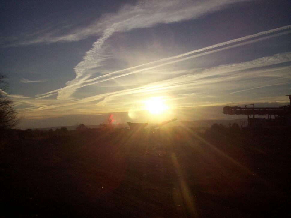 Free Image of Jet trails in theOctober sky 