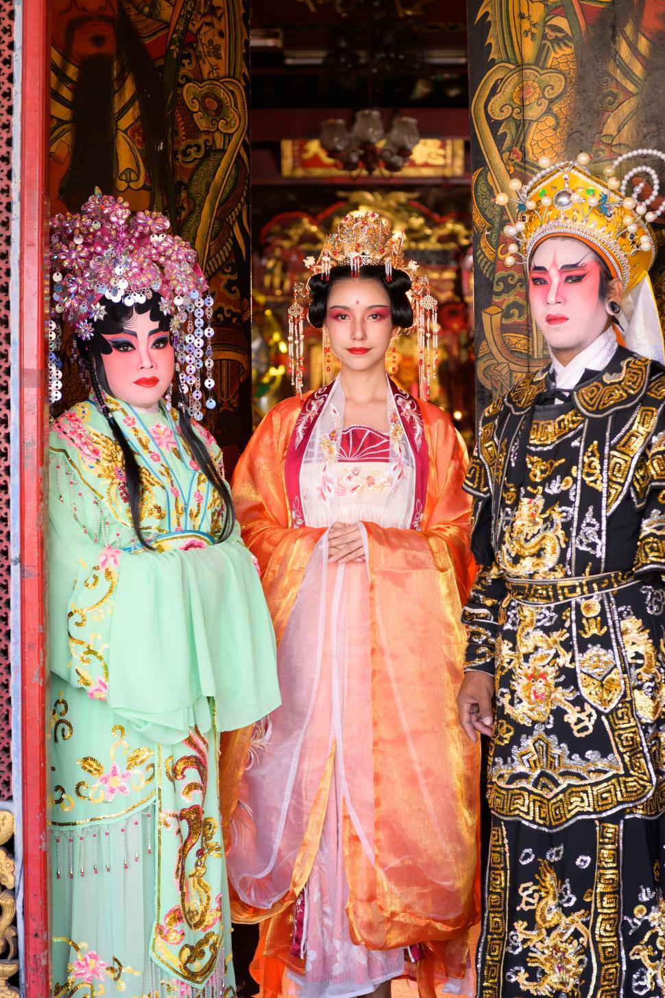 Free Image of Portrait of male and female opera performers - Chinese New Year 