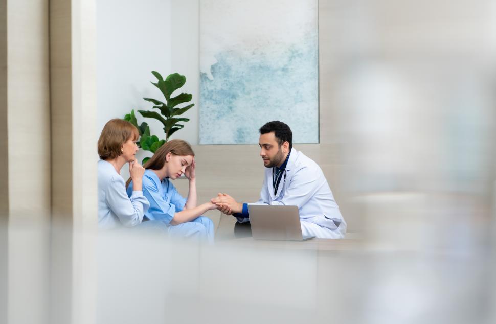 Free Image of Mother and the doctor had a conversation about a medical issue 