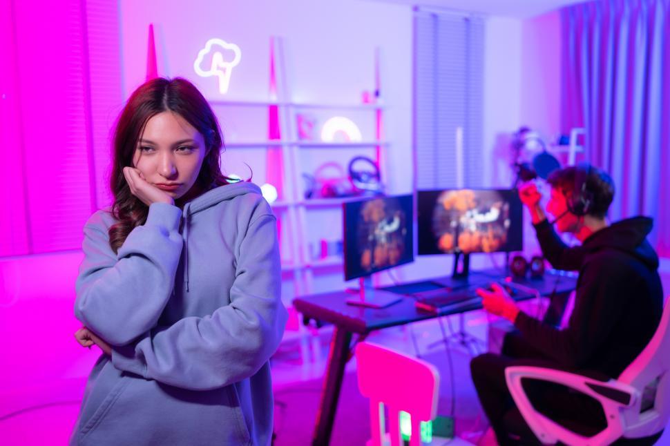 Free Image of The mood of young ladies who are unsatisfied with their male friend playing video games 