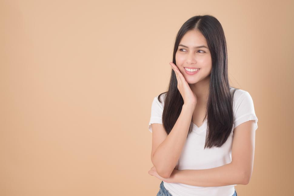 Free Image of A Portrait of woman with white T-shirt over light background with copyspace 