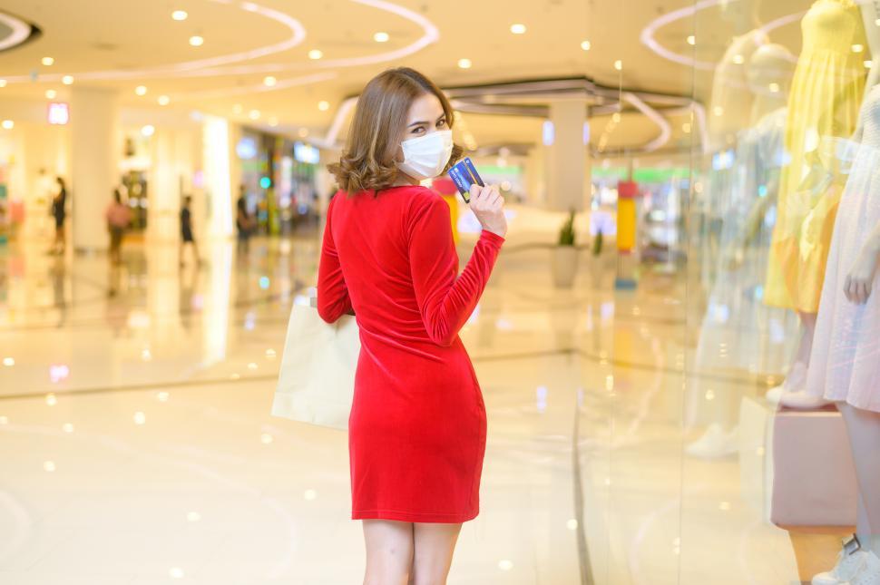 Free Image of Woman wearing protective mask while shopping 