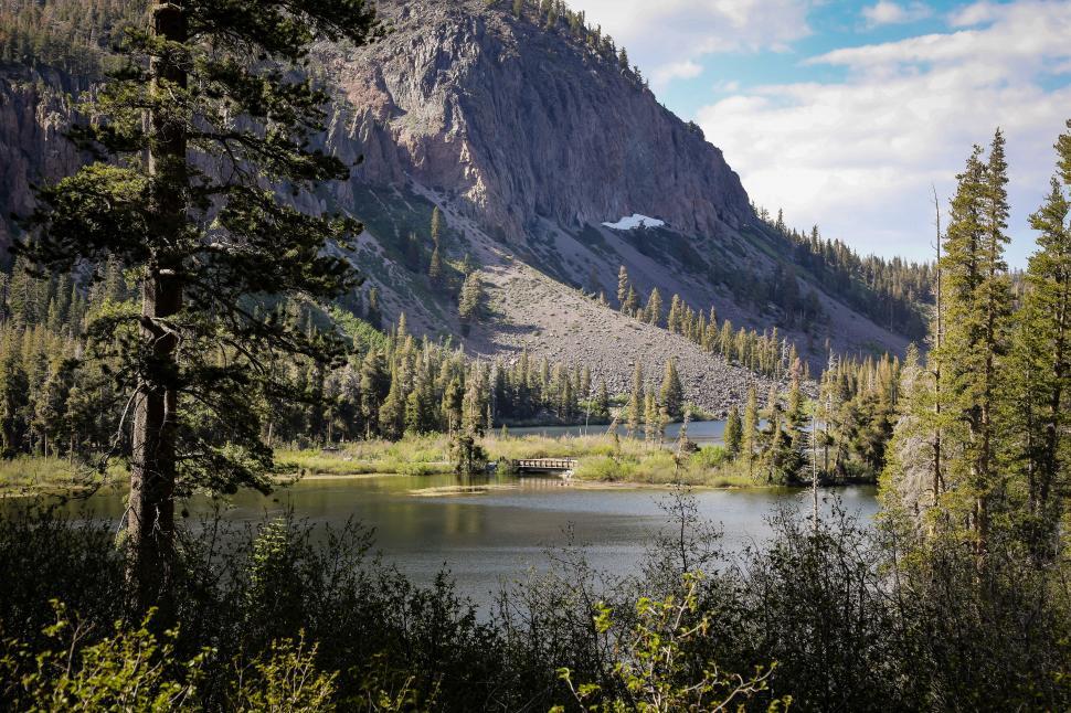 Free Image of View of lovely Tamarak Lake in the Sierra Nevada mountains, California 