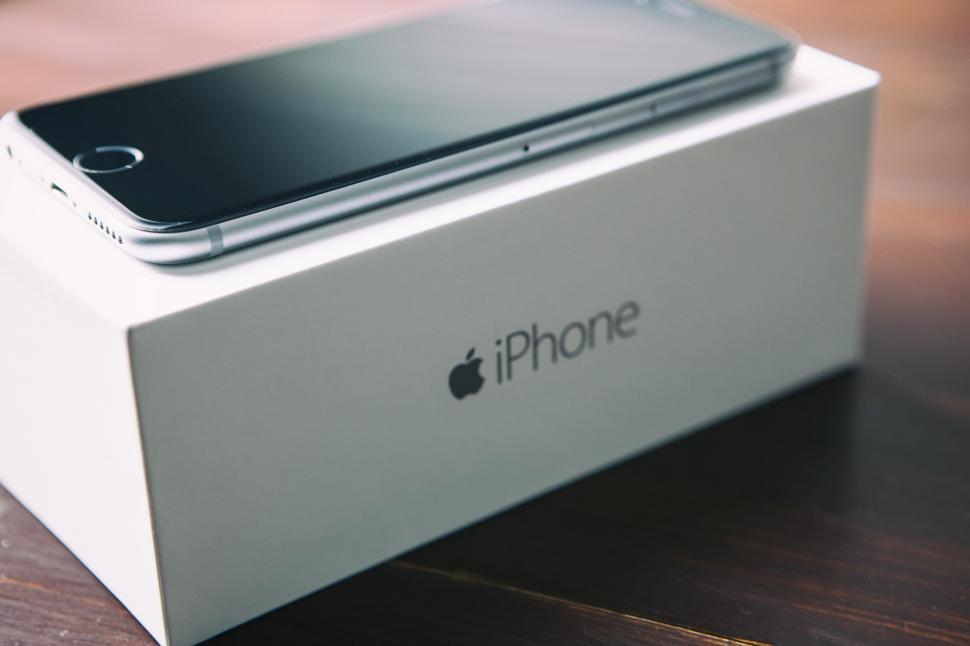 Free Image of iPhone 6 &amp Box Free Stock Photo 
