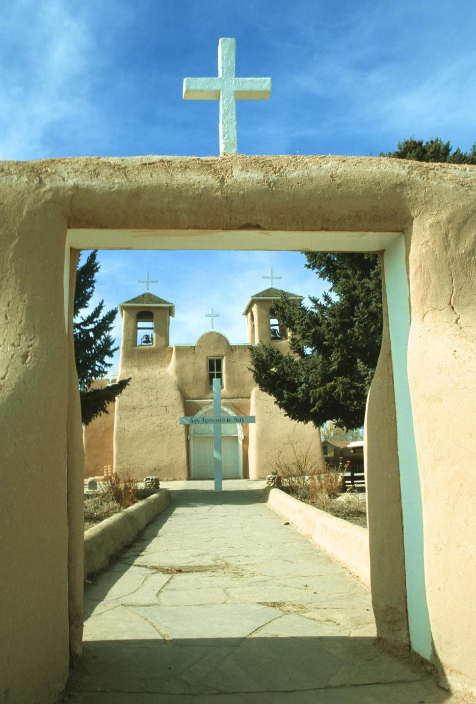 Free Image of Entrance to Ranchos de Taos 