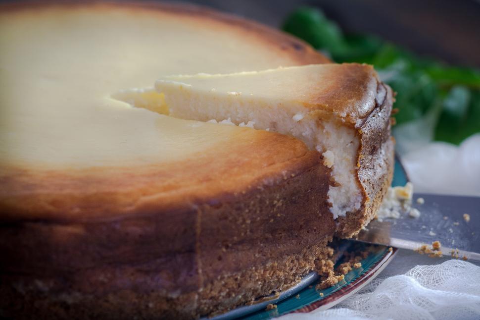 Free Image of A cheesecake with a slice missing 