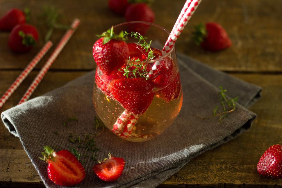 Free Image of A glass of drink with straws and straws 