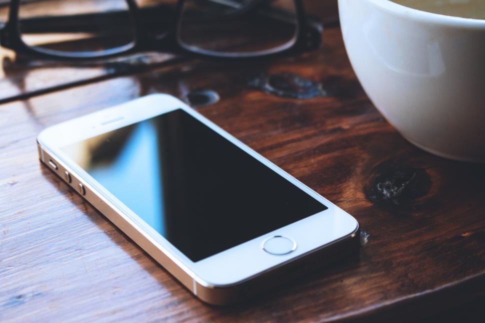 Free Image of A cell phone on a table 