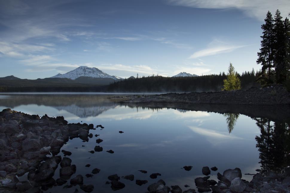Free Image of A lake with a mountain in the background 