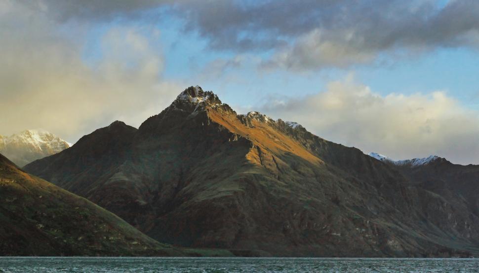 Free Image of A mountain with snow on top 