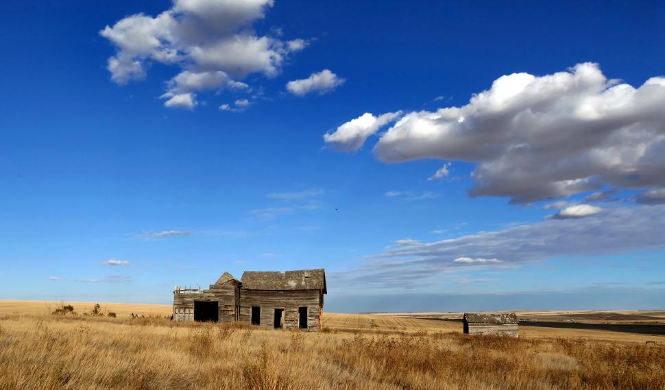 Free Image of A old wooden house in a field 