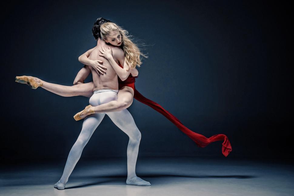 Free Image of A man and woman dancing 