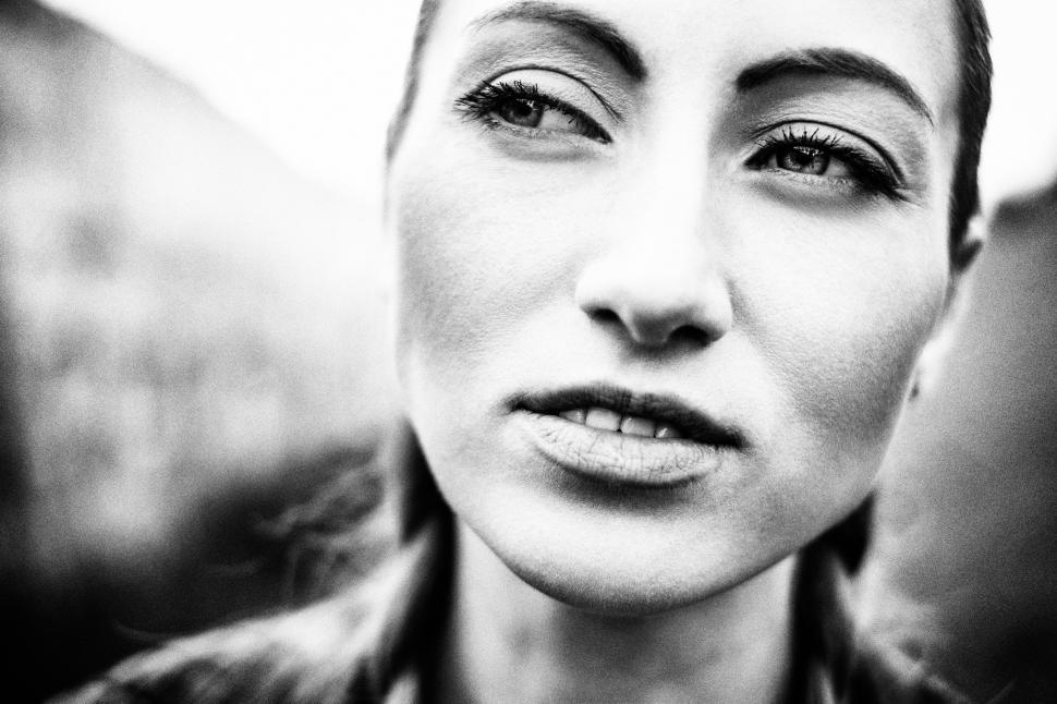 Free Image of A close-up of a woman s face 