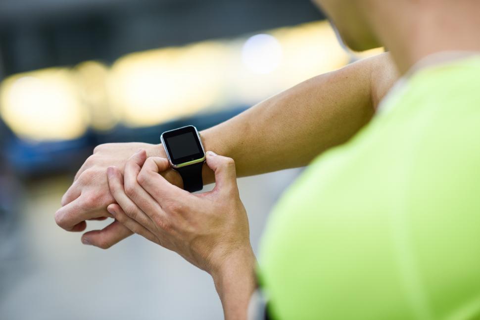 Free Image of Young man using smartwatch at the gym 