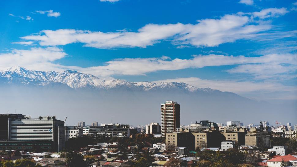 Free Image of A city with mountains in the background 