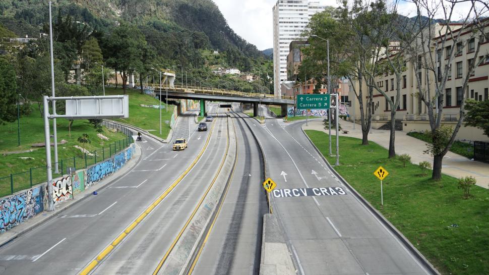 Free Image of A road with cars on it 