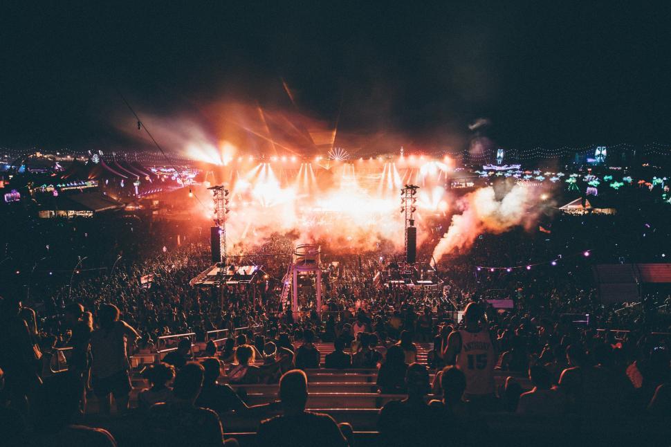 Free Image of A crowd of people at a concert 