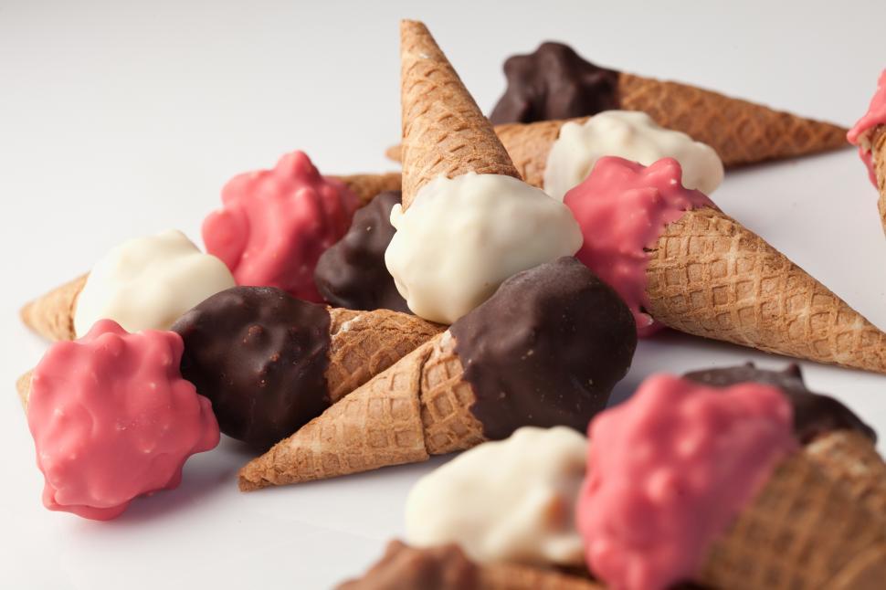 Free Image of A group of ice cream cones 