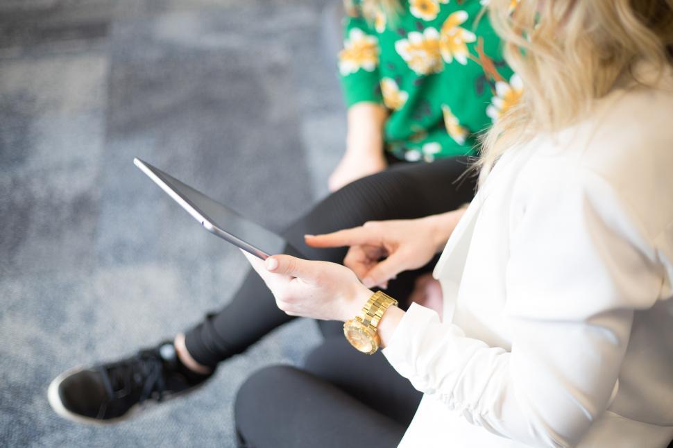 Free Image of A woman holding a tablet 