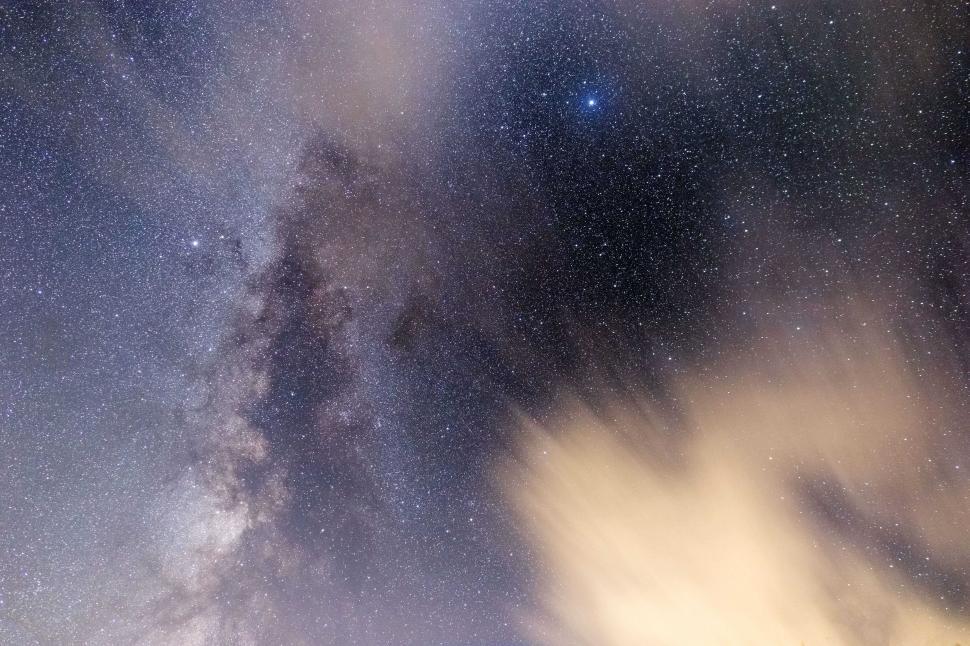 Free Image of A starry sky with a few stars 