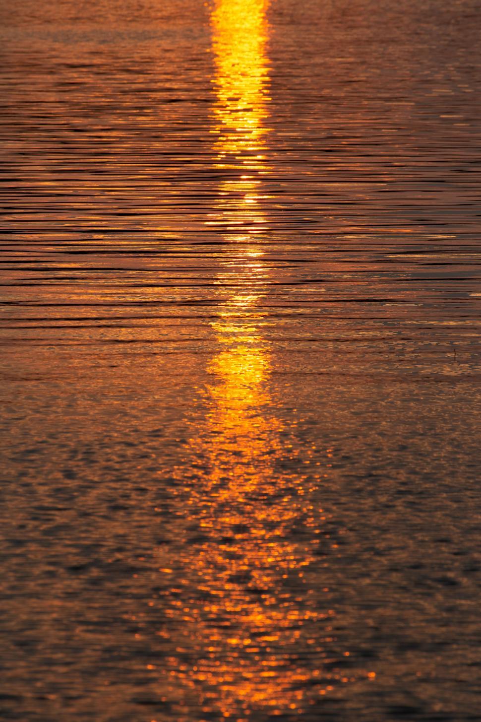 Free Image of A sunset reflecting on the water 