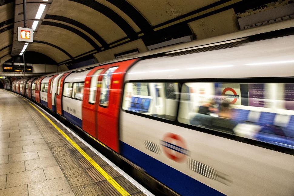 Free Image of A train in a tunnel 