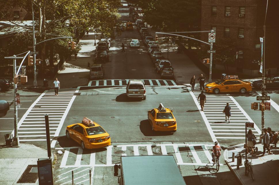 Free Image of A group of cars on a street 