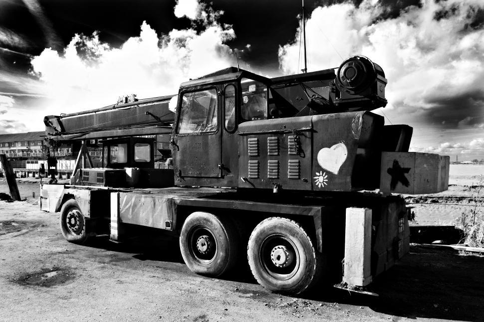 Free Image of A large truck with a large crane on the side 
