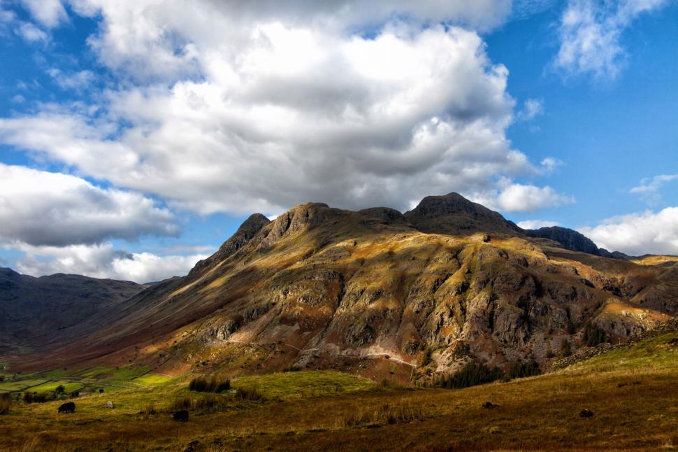 Free Image of A mountain with a cloudy sky 
