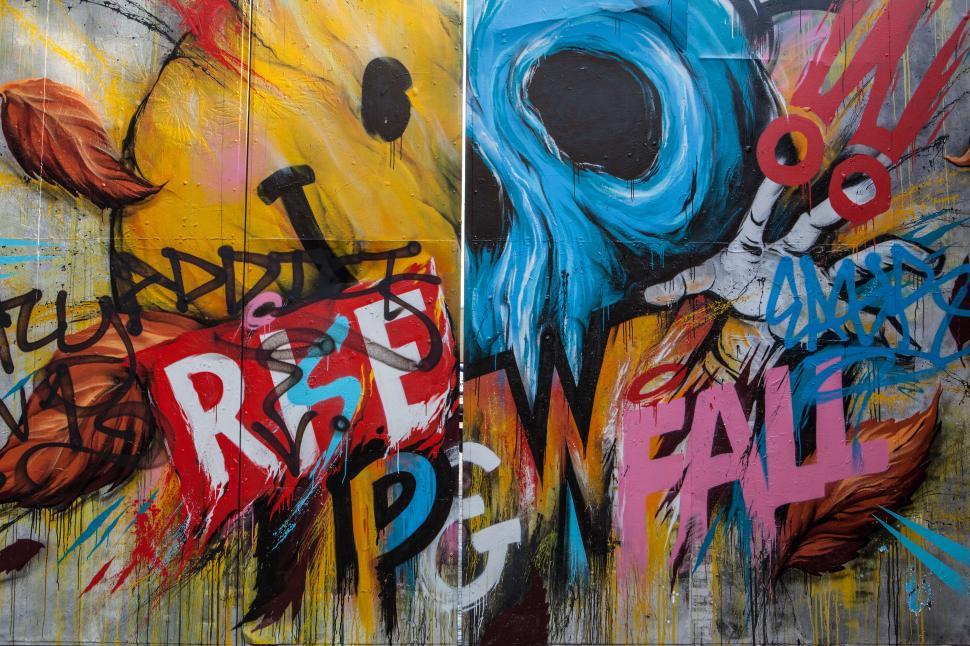 Free Image of A wall with graffiti on it 