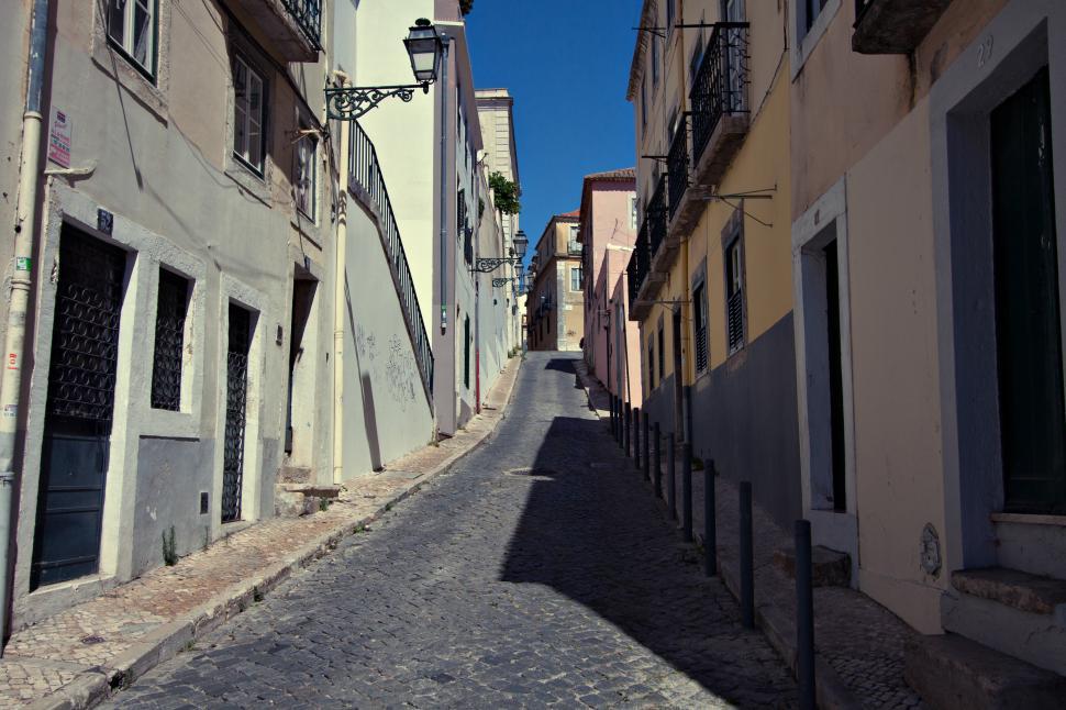 Free Image of A street with buildings and a blue sky 