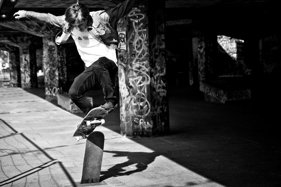 Free Image of A man jumping on a skateboard 