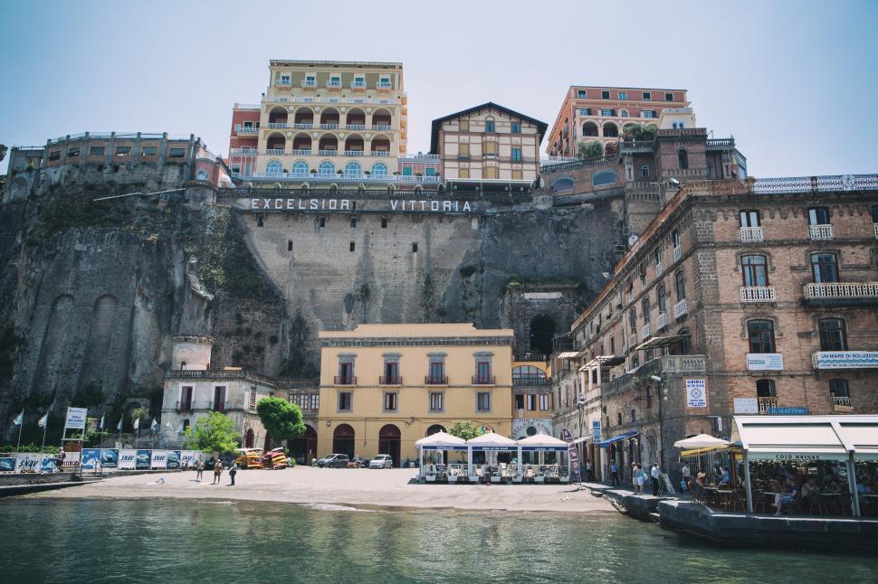 Free Image of A city on a cliff 