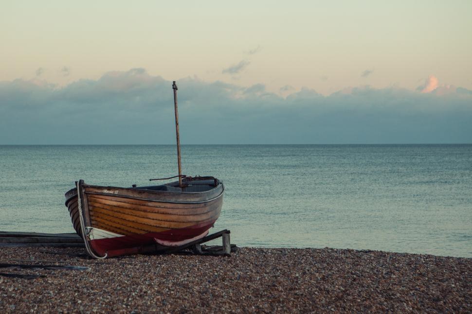 Free Image of A boat on a beach 