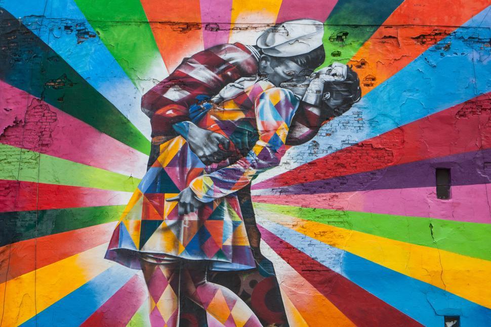 Free Image of A mural of a kissing couple 