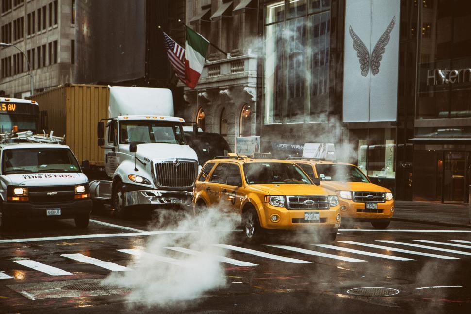 Free Image of A group of cars on a street 
