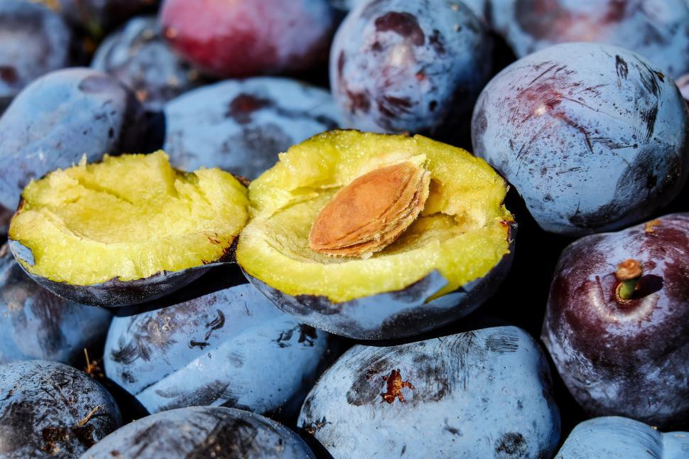 Free Image of A basket of plums and jars 