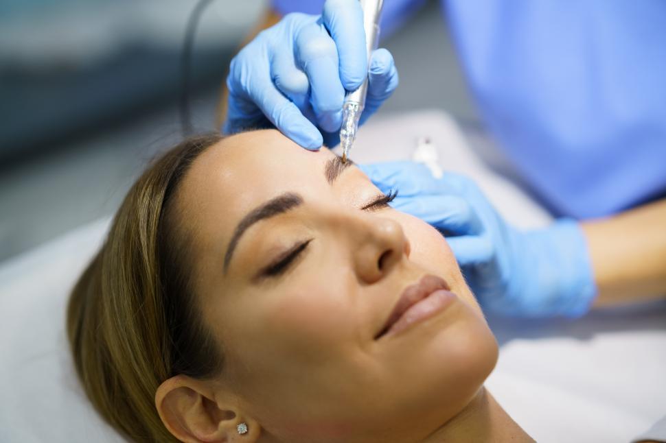 Free Image of Permanent make-up for eyebrows of beautiful woman in a beauty salon. Micropigmentation treatment. 
