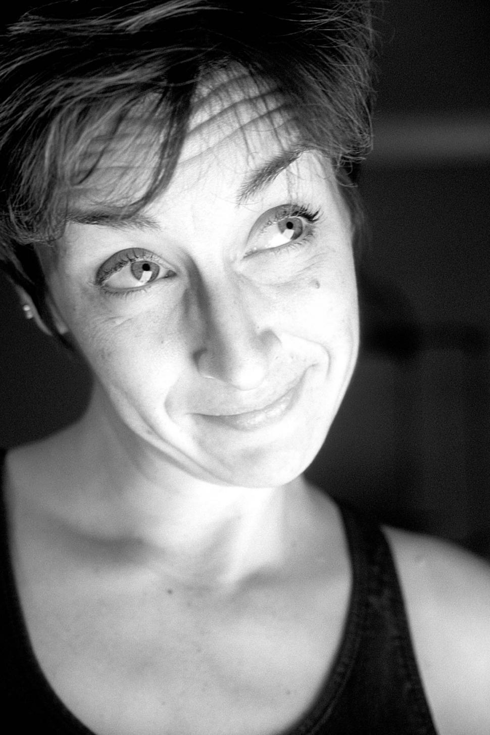 Free Image of Cute lady in black and white 