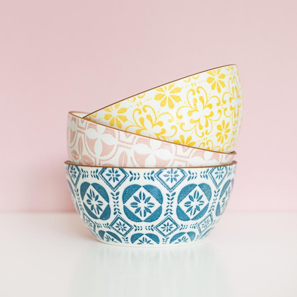 Free Image of A stack of bowls on a table 