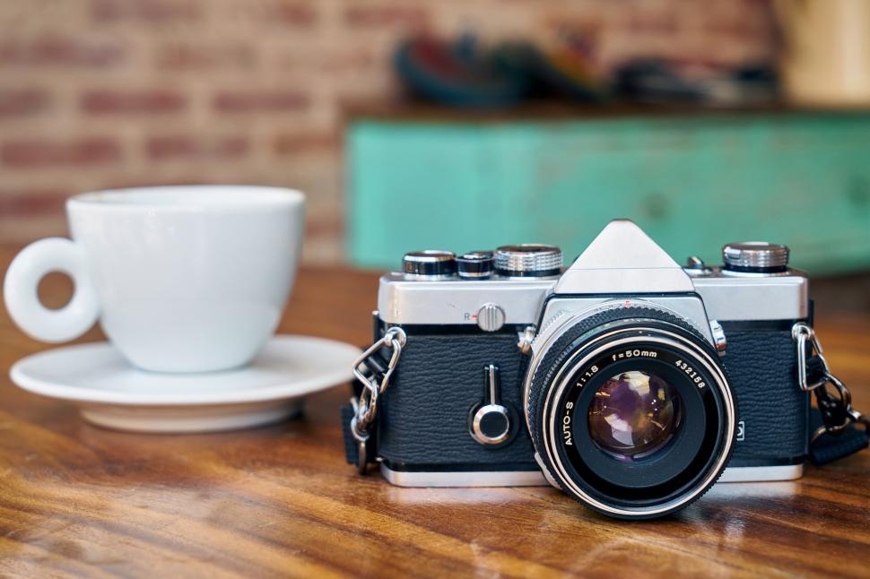 Free Image of A camera on a table 