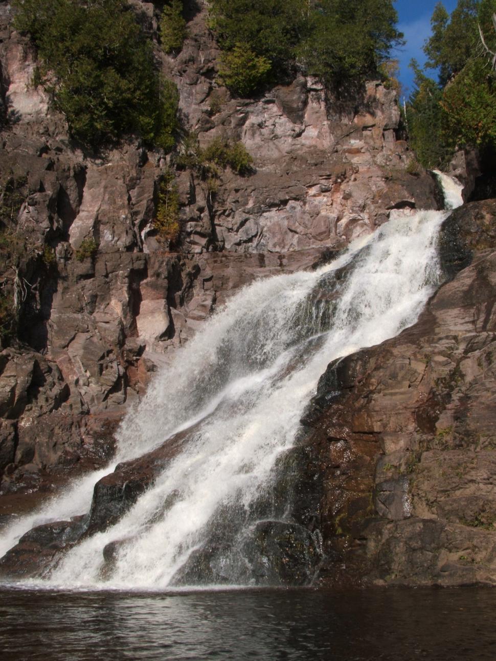 Free Image of North Shore waterfalls 