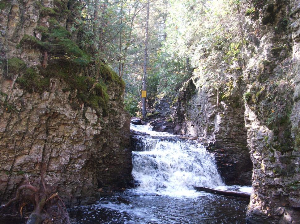 Free Image of North Shore waterfalls 