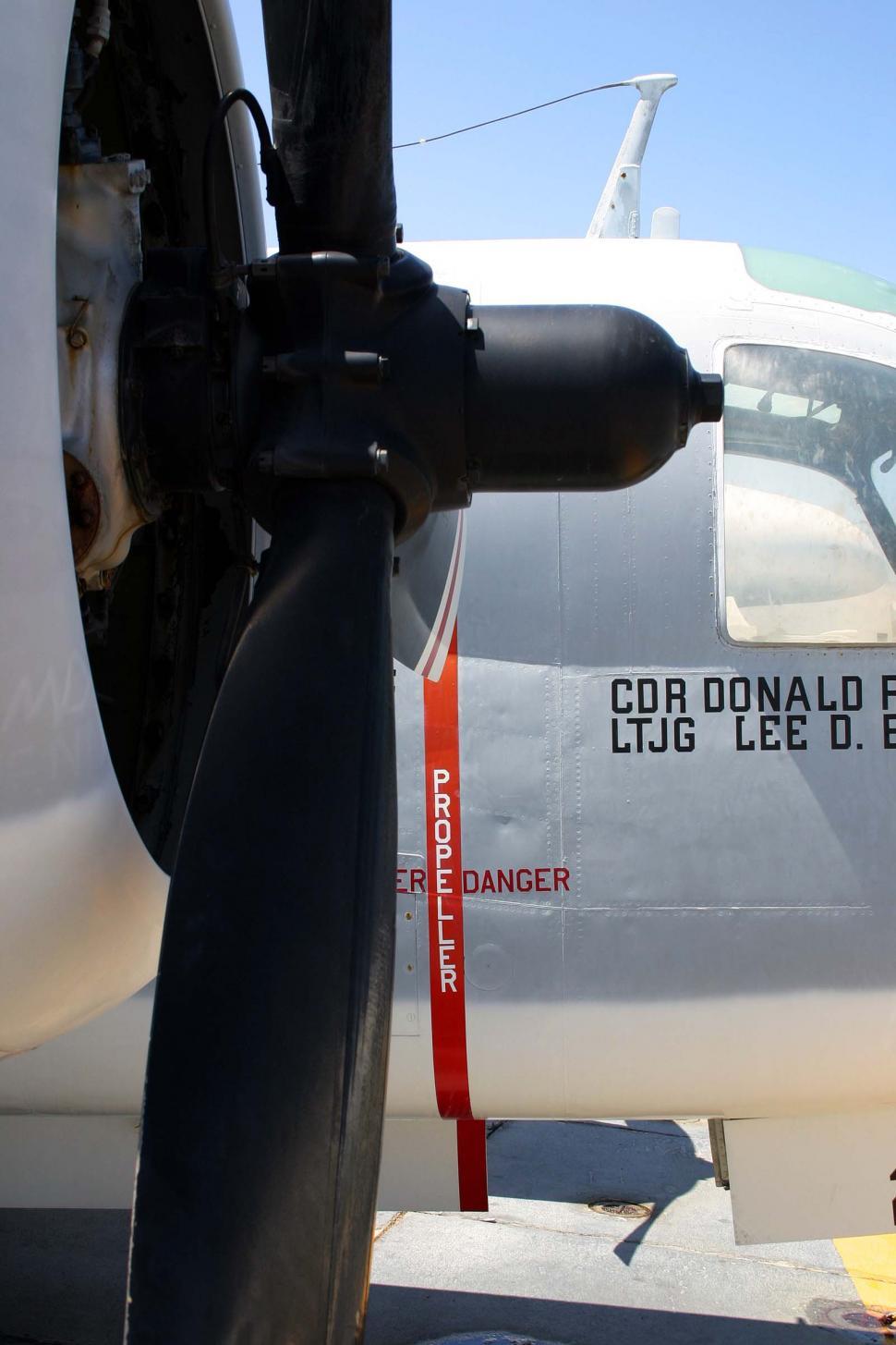 Free Image of Propeller line 