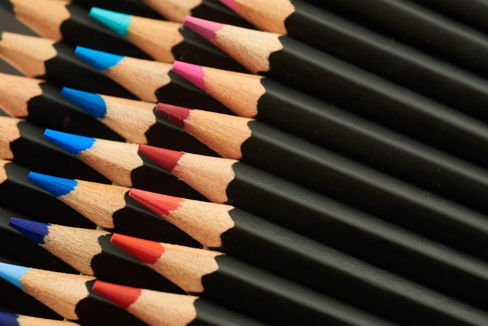 Free Image of A group of colored pencils 